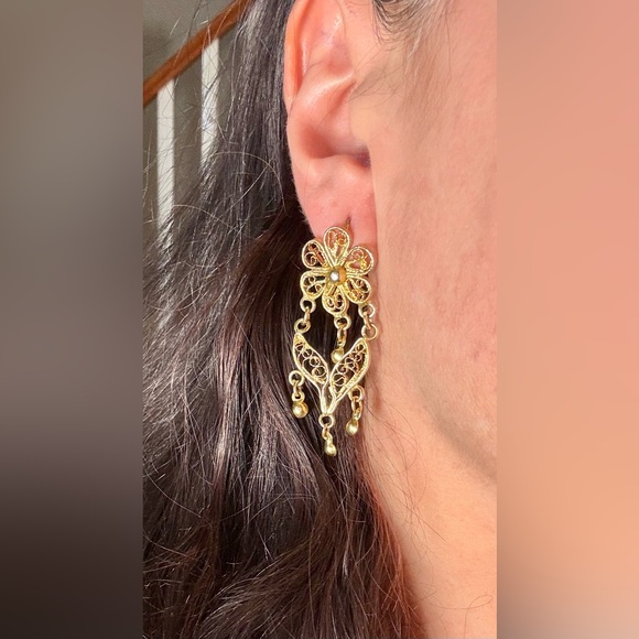 Elegant Gold Colored Floral Dangle Earrings - Picture 2 of 3